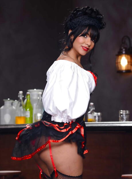 Stunning latin milf Rose Monroe in hot stockings exposes her ass 